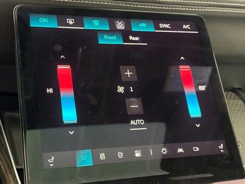 Certified 2025 Cadillac Escalade ESV Premium Luxury image 21