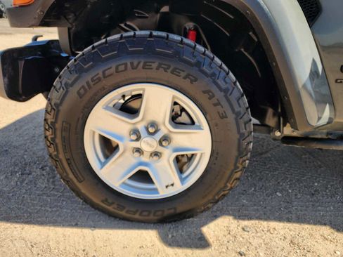 Used 2021 Jeep Gladiator Sport AWD/4WD image 12