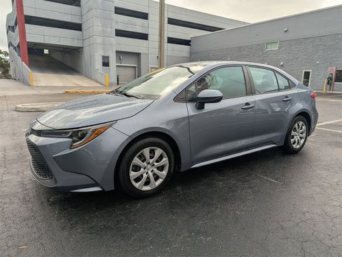 Certified 2021 Toyota Corolla LE image 3