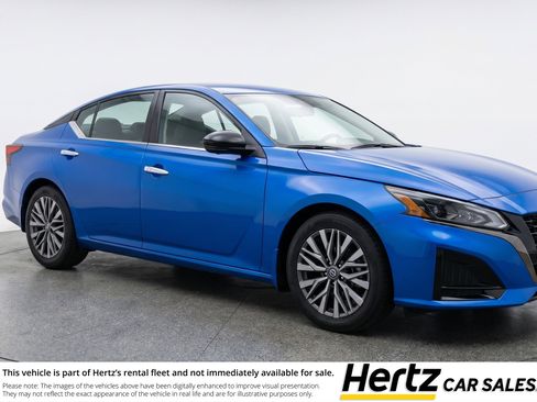 Used 2025 Nissan Altima 2.5 SV FWD image 1