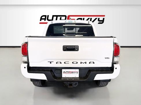Used 2020 Toyota Tacoma TRD Sport w/ TRD Premium Sport Package AWD/4WD image 6