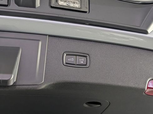 New 2026 Porsche Cayenne image 18