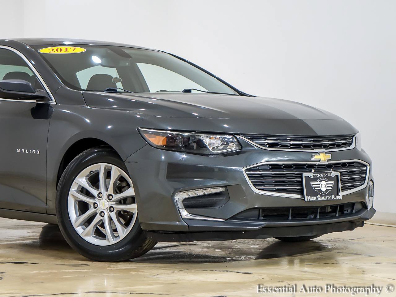 Used 2017 Chevrolet Malibu LT FWD image 2