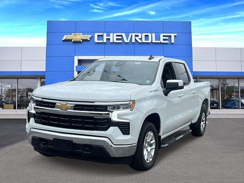 Used 2024 Chevrolet Silverado 1500 LT AWD/4WD image 2