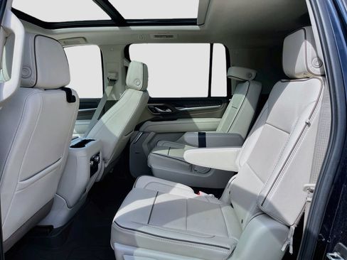 Used 2024 GMC Yukon XL Denali AWD/4WD image 26