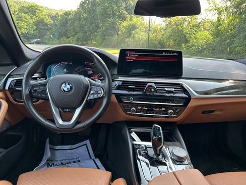 Used 2022 BMW 530i xDrive w/ Premium Package image 30