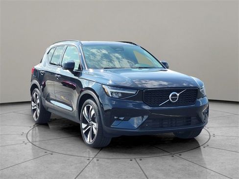 Used 2023 Volvo XC40 B5 Ultimate w/ Protection Package Premier image 14