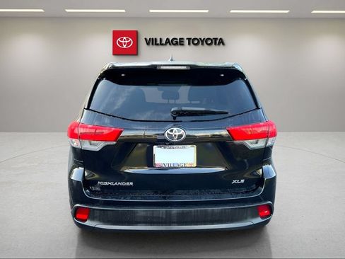 Certified 2017 Toyota Highlander XLE FWD image 4