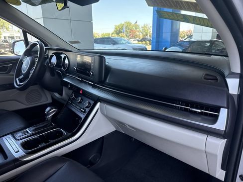 Used 2022 Kia Carnival LX FWD image 25