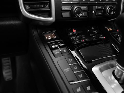 Used 2016 Porsche Cayenne AWD/4WD image 23