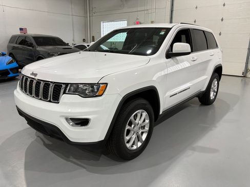 Used 2022 Jeep Grand Cherokee Laredo E w/ Security & Convenience Group AWD/4WD image 3