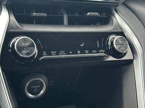 Used 2024 Toyota Venza LE AWD/4WD image 20