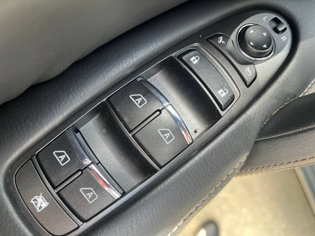Used 2022 Nissan Armada Platinum w/ Captain's Chairs Package RWD image 14