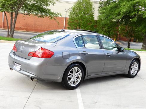 Used 2015 INFINITI Q40 w/ Moonroof Package RWD image 25