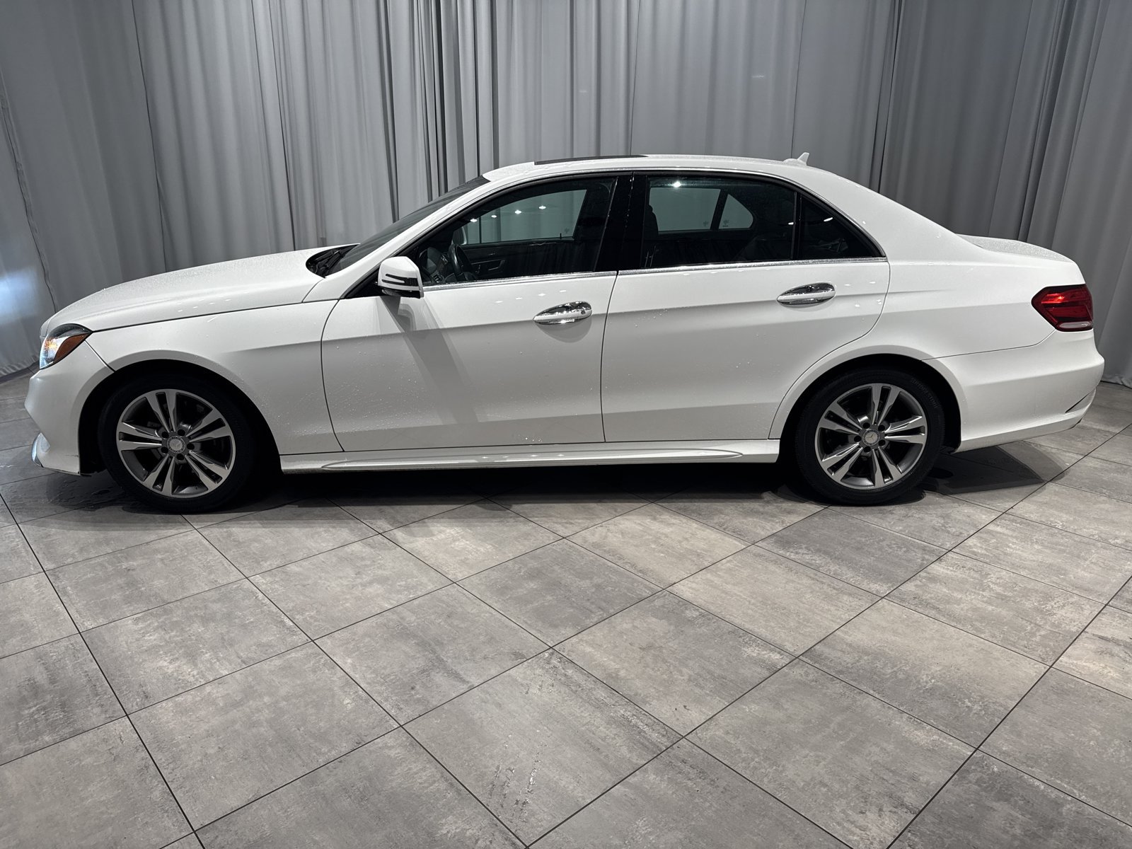Used 2014 Mercedes-Benz E 250 BlueTEC Sedan image 8