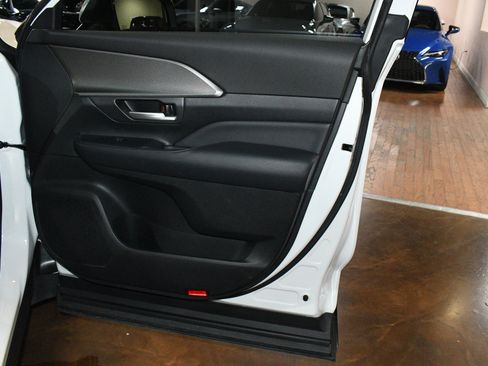 Used 2024 Toyota Grand Highlander FWD image 42