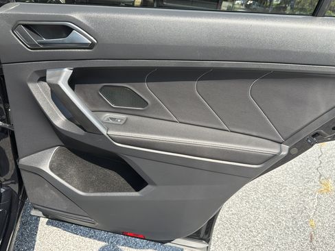 Used 2022 Volkswagen Tiguan SE FWD image 19