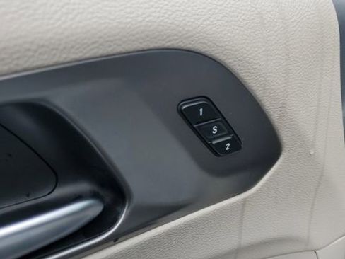 Certified 2024 Chrysler Pacifica Touring-L image 5