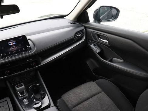 Used 2024 Nissan Rogue SV AWD/4WD image 14