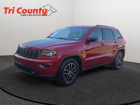 Used 2018 Jeep Grand Cherokee Trailhawk w/ Trailhawk Luxury Group AWD/4WD image 3