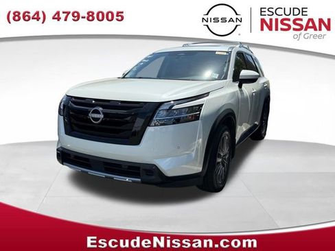 Certified 2024 Nissan Pathfinder SL w/ SL Premium Package FWD image 3