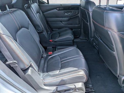 Used 2025 Honda Pilot TrailSport image 27