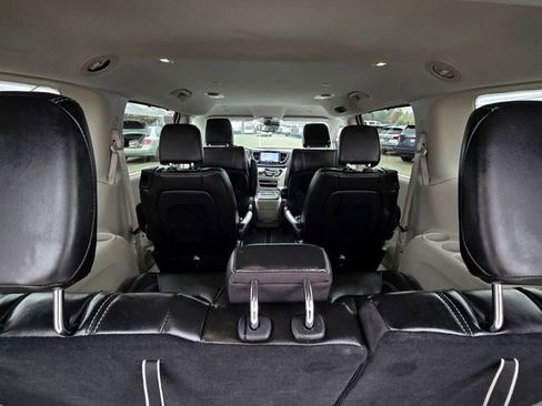 Certified 2024 Chrysler Pacifica Touring-L image 26