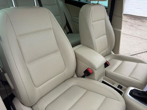 Used 2016 Volkswagen Tiguan SE image 52