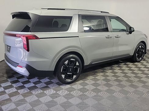 Used 2026 Kia Carnival EX FWD image 4