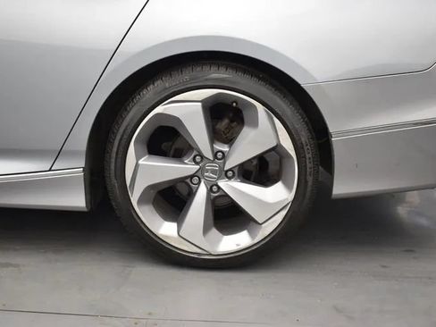 Used 2018 Honda Accord Touring image 36