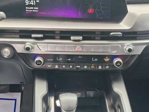 Used 2023 Kia Telluride LX AWD/4WD image 16