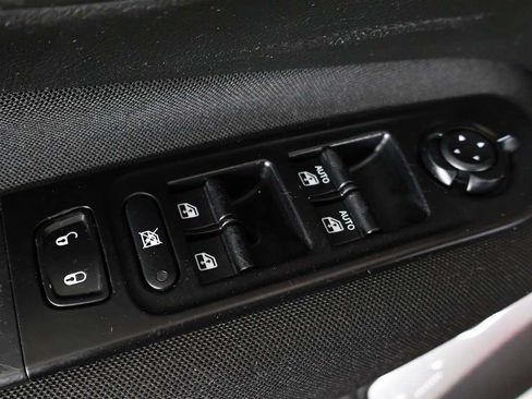 Used 2019 Jeep Renegade Latitude w/ Cold Weather Group AWD/4WD image 33