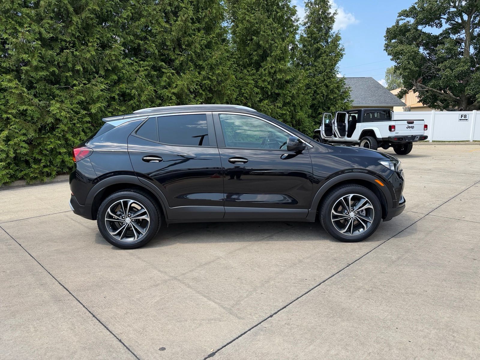 Used 2023 Buick Encore GX Select FWD image 31
