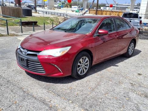 Used 2015 Toyota Camry LE FWD image 3