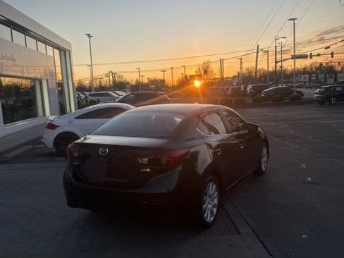 Used 2018 MAZDA MAZDA3 Touring image 12