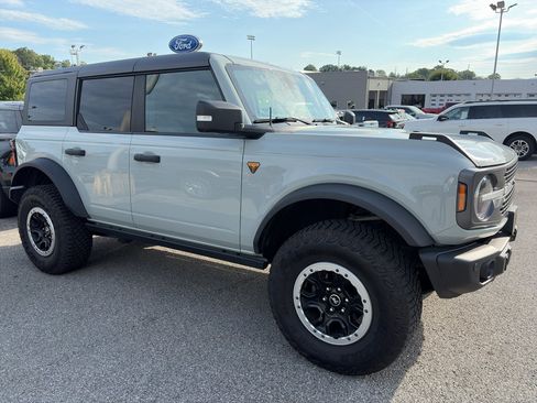 Used 2022 Ford Bronco Badlands w/ Sasquatch Package AWD/4WD image 4
