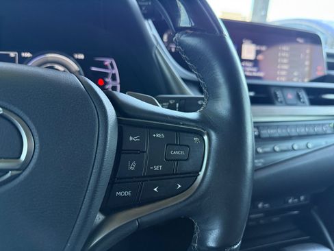 Used 2019 Lexus ES 300h w/ Premium Package FWD image 18