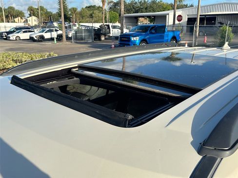 Used 2018 Ford Explorer XLT w/ Equipment Group 202A image 25