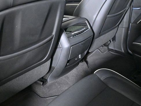 Used 2022 Cadillac Escalade Premium Luxury image 18