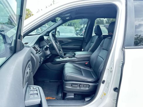 Used 2024 Honda Passport TrailSport image 2