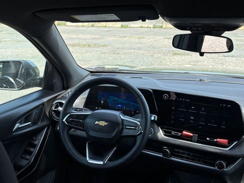 Used 2025 Chevrolet Equinox LT FWD image 33