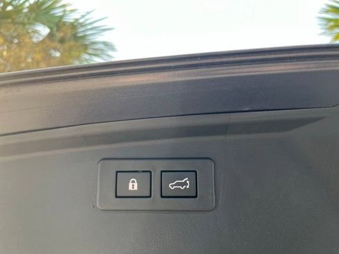 Used 2023 Subaru Outback Premium image 18