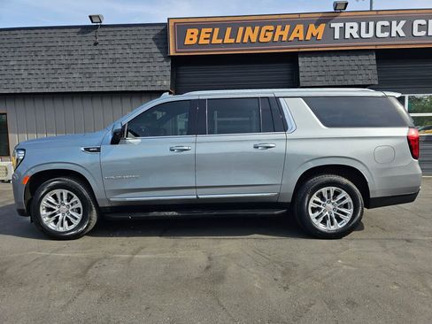 Used 2024 GMC Yukon XL SLT w/ SLT Luxury Package AWD/4WD image 2