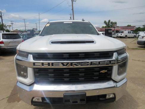 Used 2021 Chevrolet Silverado 2500 LT w/ Convenience Package AWD/4WD image 2