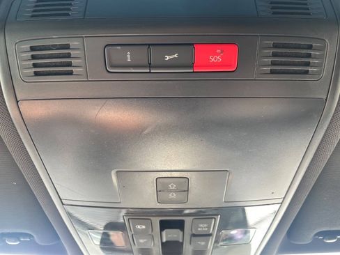 Used 2018 Volkswagen Tiguan SEL w/ R-Line Package FWD image 32