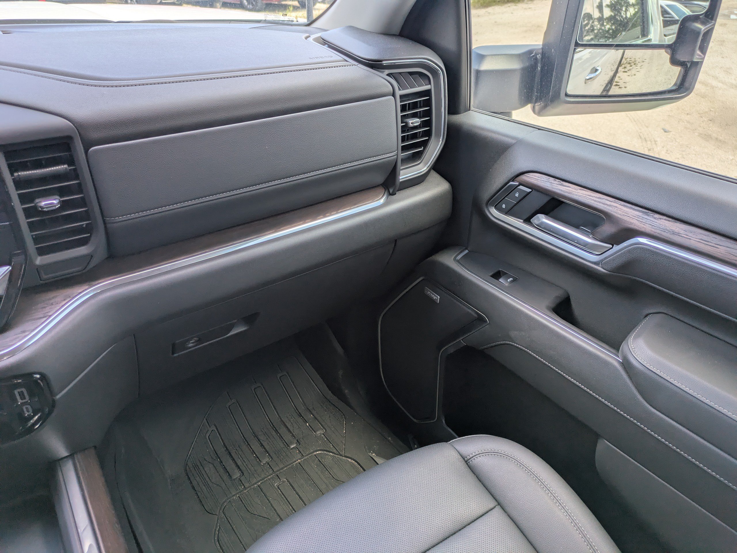 Used 2025 GMC Sierra 2500 SLT w/ SLT Premium Package AWD/4WD image 15