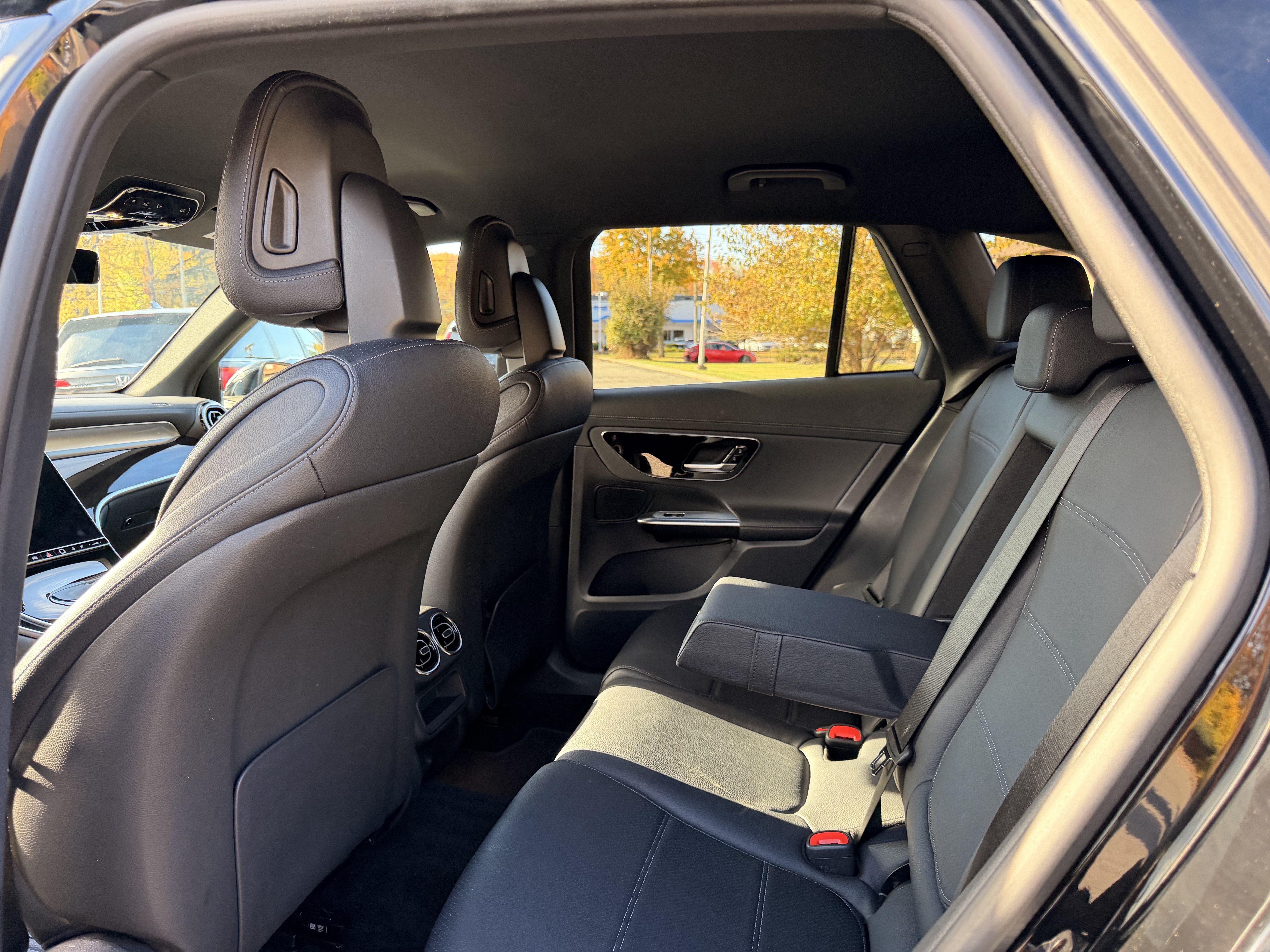 Used 2023 Mercedes-Benz GLC 300 4MATIC image 27