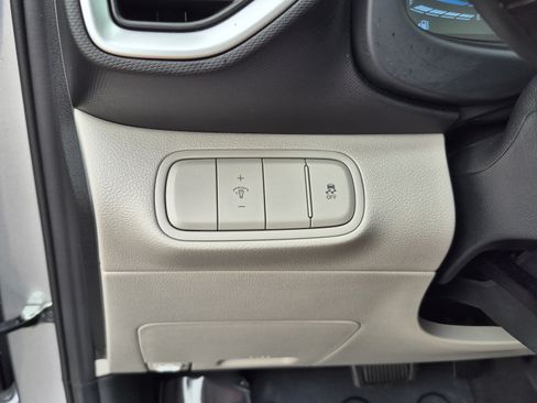 Used 2025 Hyundai Venue SEL FWD image 55