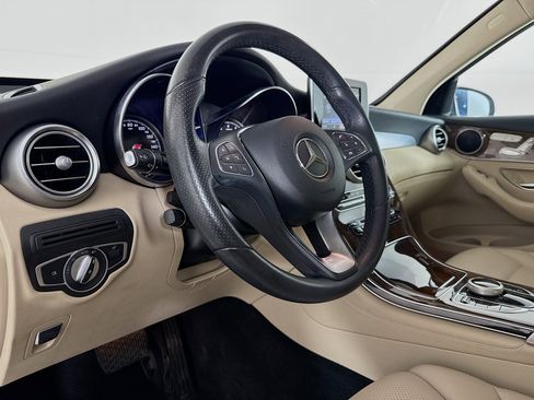 Used 2018 Mercedes-Benz GLC 300 w/ Premium Package image 21