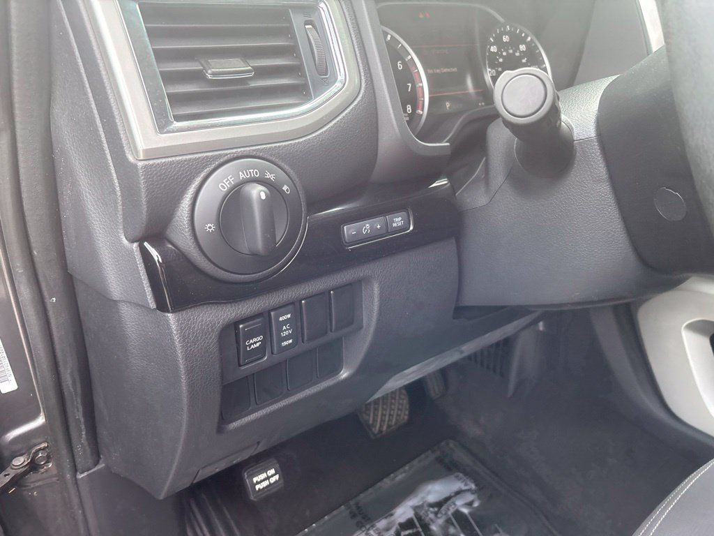 Used 2021 Nissan Titan SV w/ SV Convenience Package AWD/4WD image 17